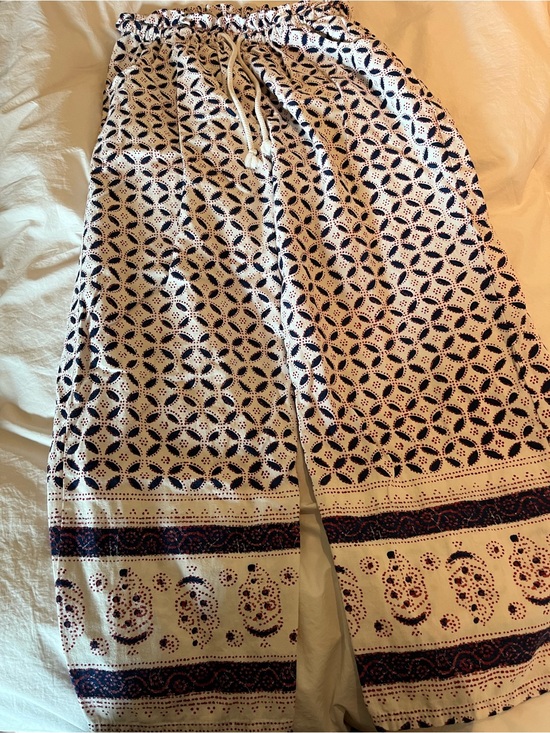 XiRENA Pants - XiRENA Cream and Navy Patterned Wide-Leg Pants